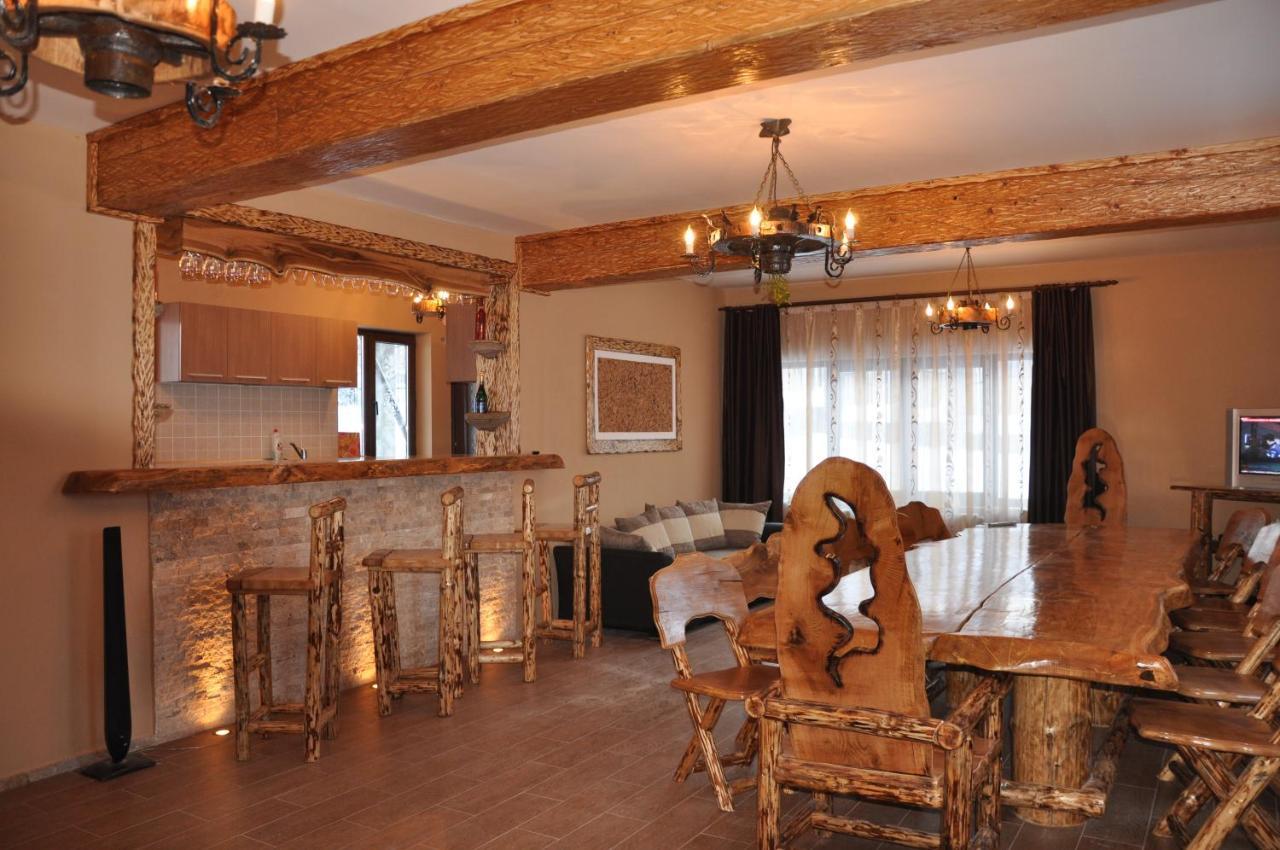Casa De Vacanta Sadu ภายนอก รูปภาพ
