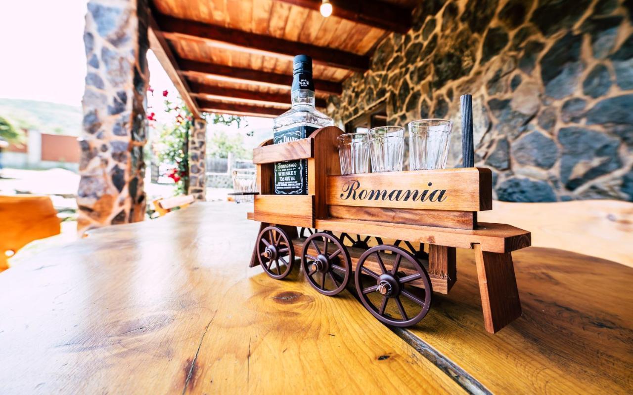 Casa De Vacanta Sadu ภายนอก รูปภาพ