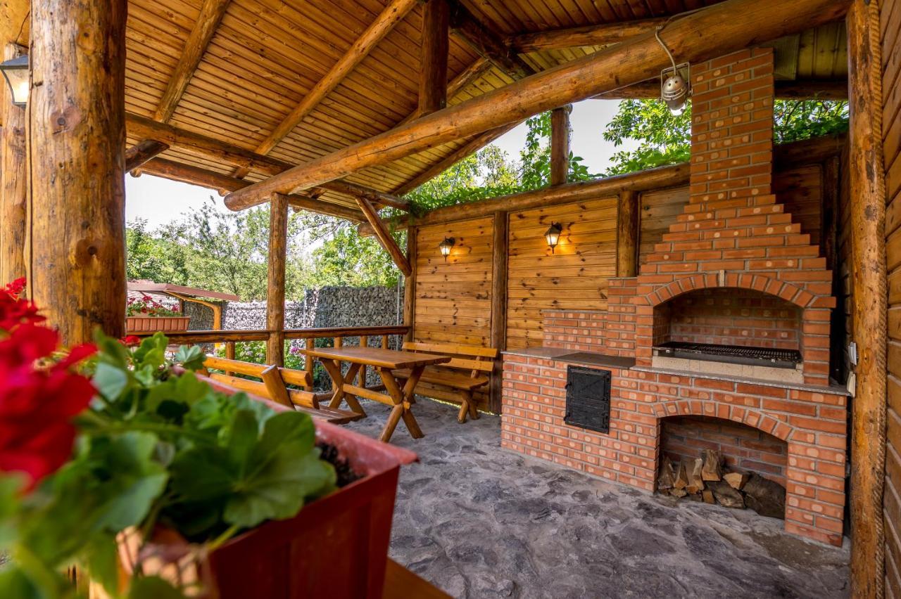 Casa De Vacanta Sadu ภายนอก รูปภาพ