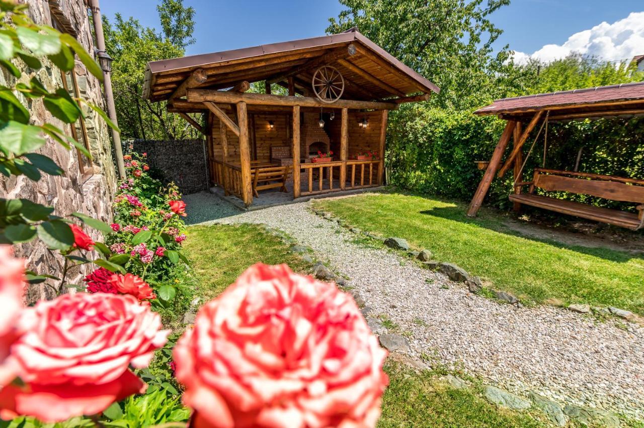 Casa De Vacanta Sadu ภายนอก รูปภาพ
