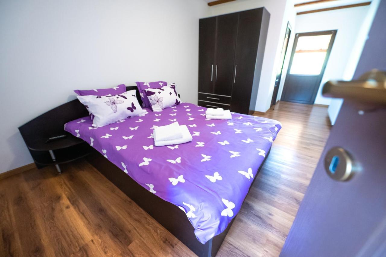 Casa De Vacanta Sadu ภายนอก รูปภาพ