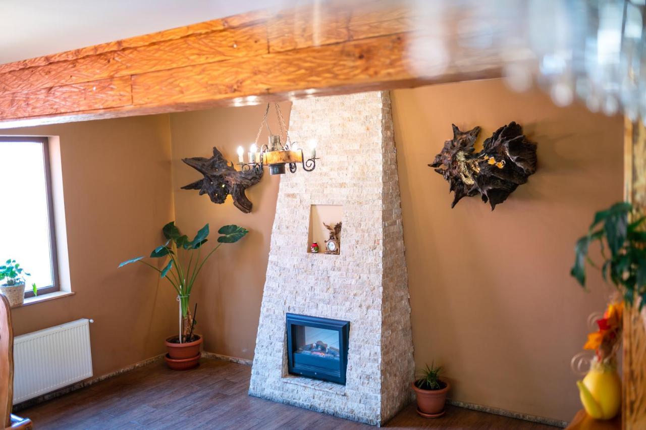 Casa De Vacanta Sadu ภายนอก รูปภาพ