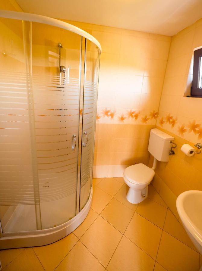 Casa De Vacanta Sadu ภายนอก รูปภาพ