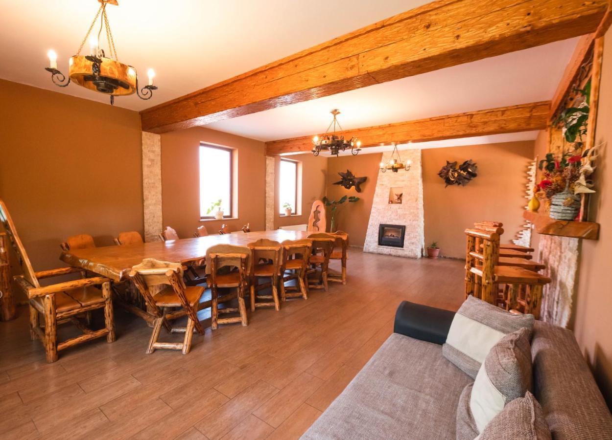 Casa De Vacanta Sadu ภายนอก รูปภาพ
