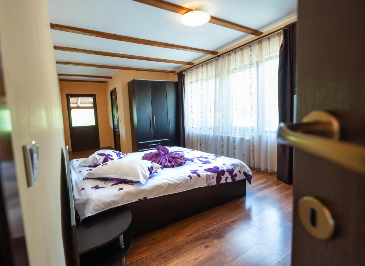 Casa De Vacanta Sadu ภายนอก รูปภาพ